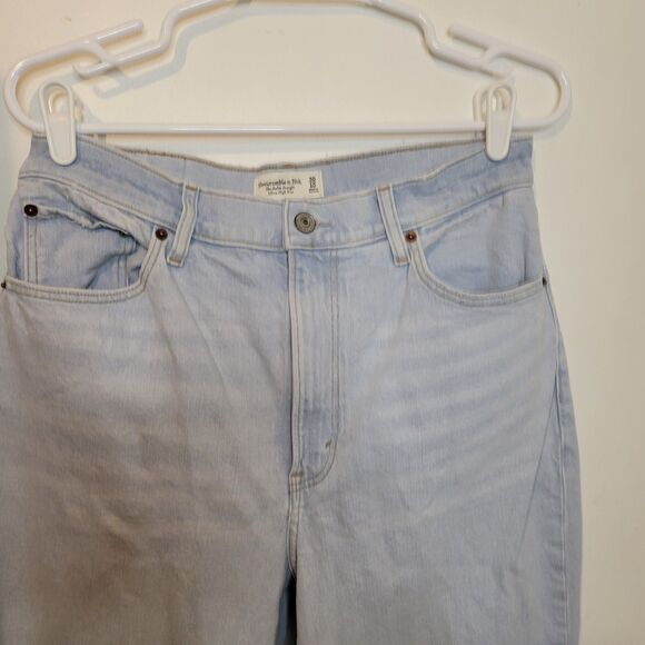 Abercrombie & Fitch Curve Love Women’s Ultra High-Rise Ankle Straight Jeans sz30 - Picture 2 of 8